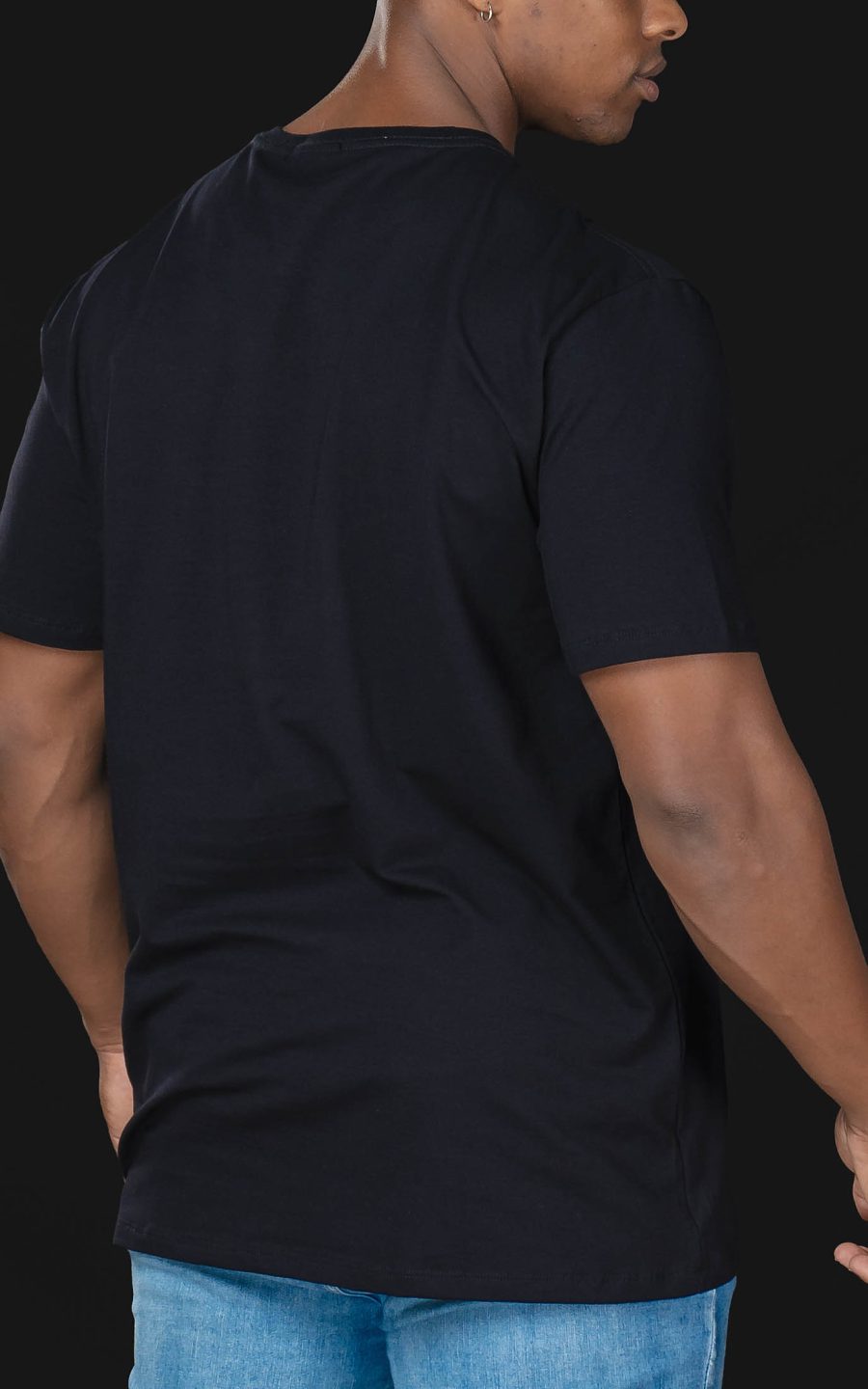 camiseta-masculina-diesel-denim-division-preta-costas.jpg