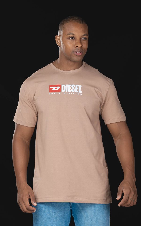 camiseta-diesel-denim-division-bege-frente.jpg
