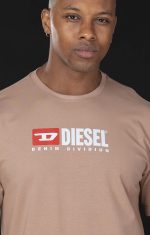 camiseta-diesel-denim-division-bege-logo-detalhe.jpg